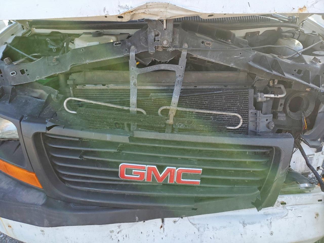 2011 GMC Savana Cutaway G3500