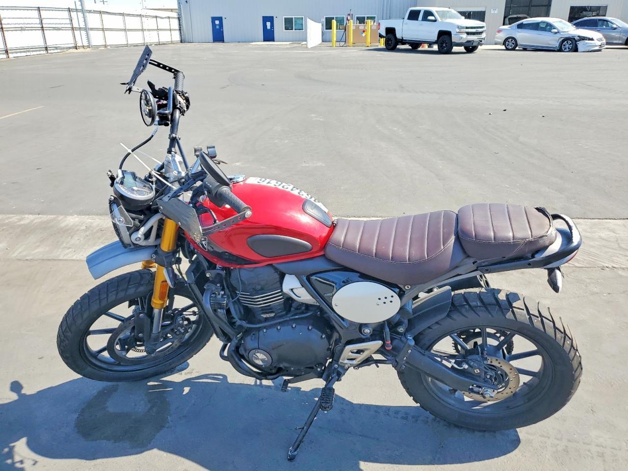 2024 Triumph Scrambler 400 X