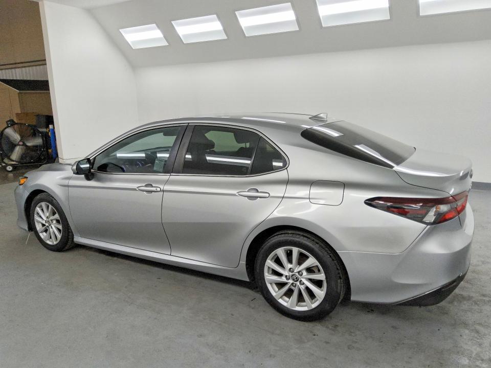 2021 Toyota Camry le