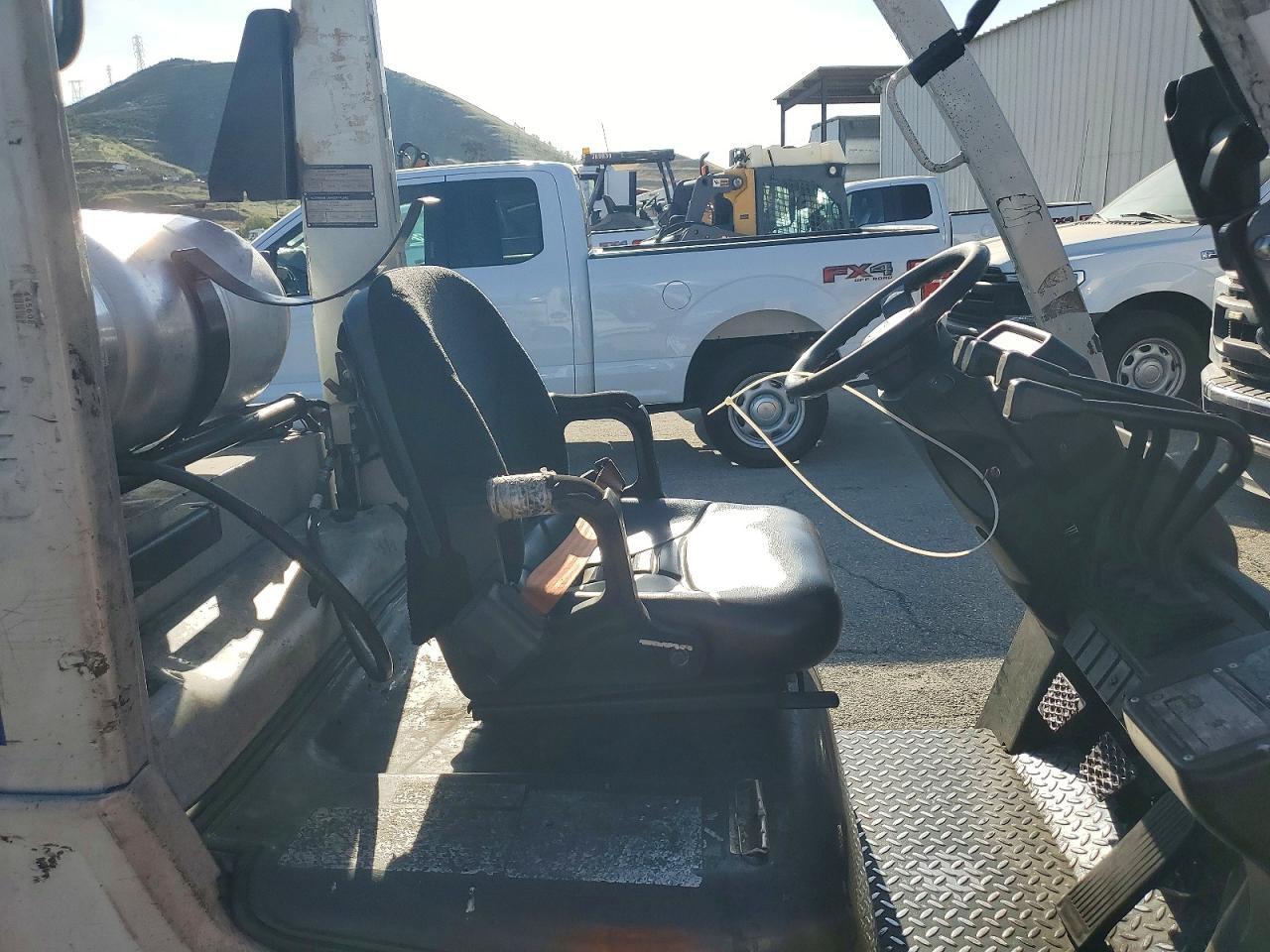 2015 Unicariers 2015 Niss Forklift