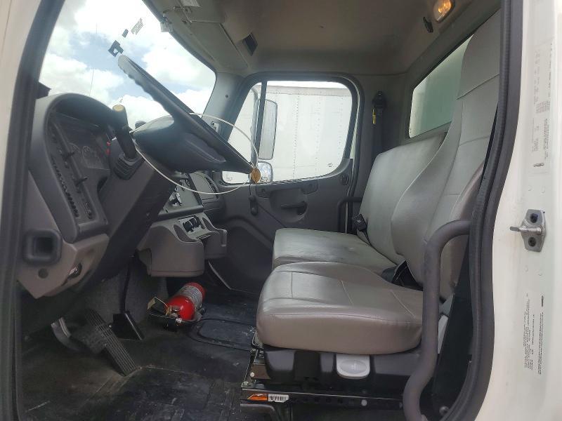 2023 Freightliner Business Class M2 BOX Truck