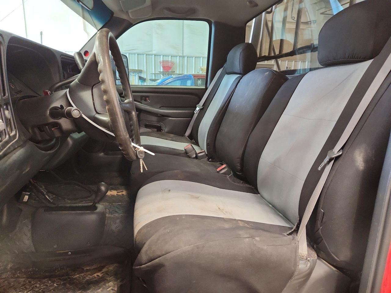 2000 GMC Sierra 2500 Flatbed Truck