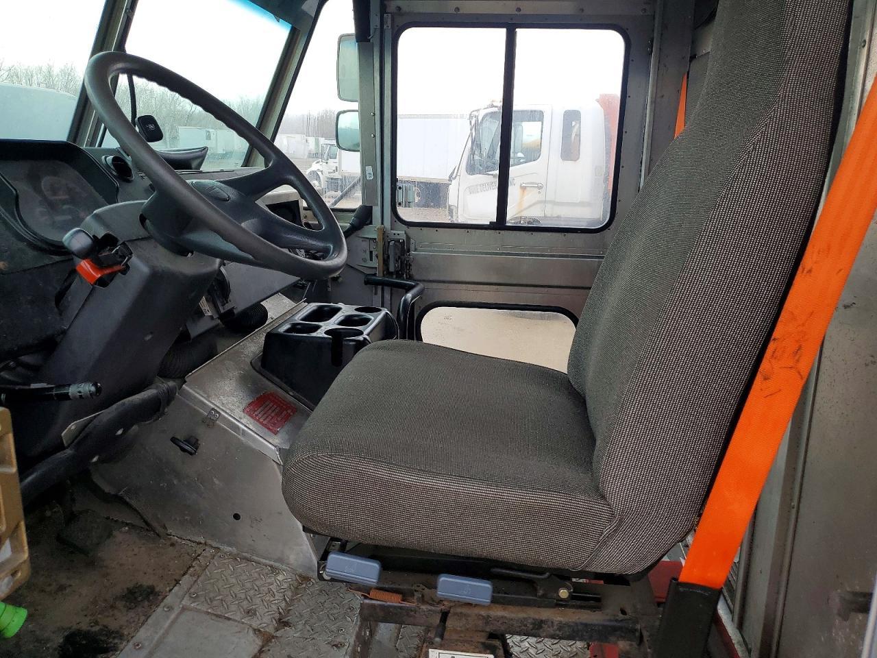 2020 Freightliner MT45G Chassis Delivery Truck