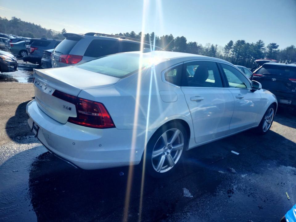 2018 Volvo S90 T6 Momentum