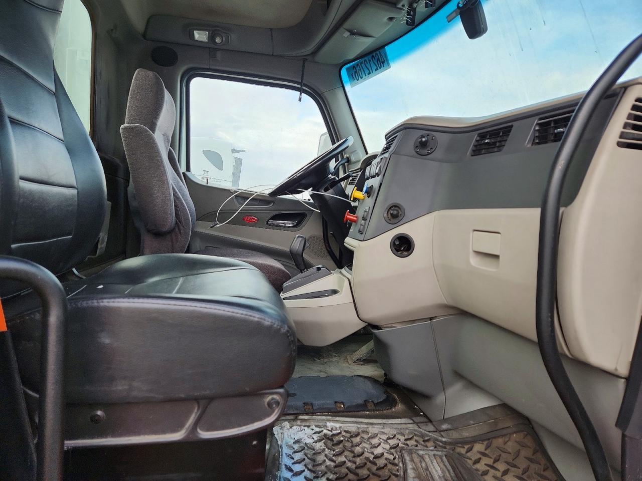 2018 Peterbilt 579 Semi Truck
