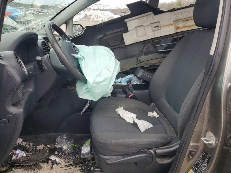 2009 KIA Rondo Base