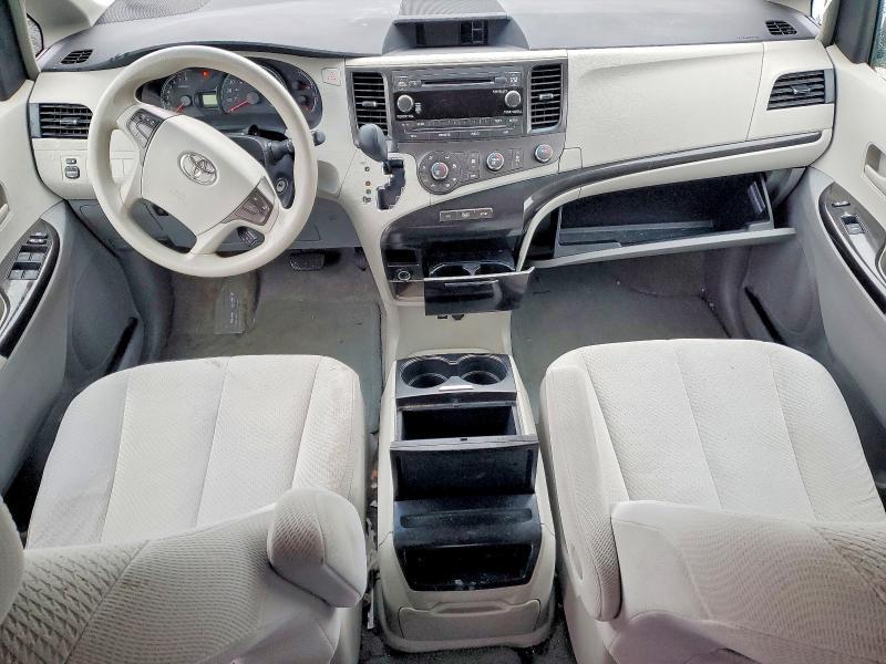 2011 Toyota Sienna le