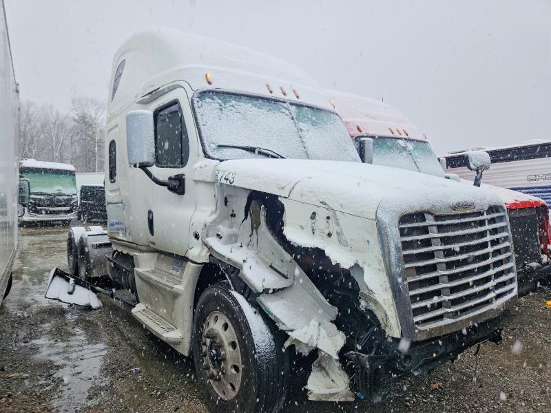 2016 Freightliner Cascadia 125 Semi Truck
