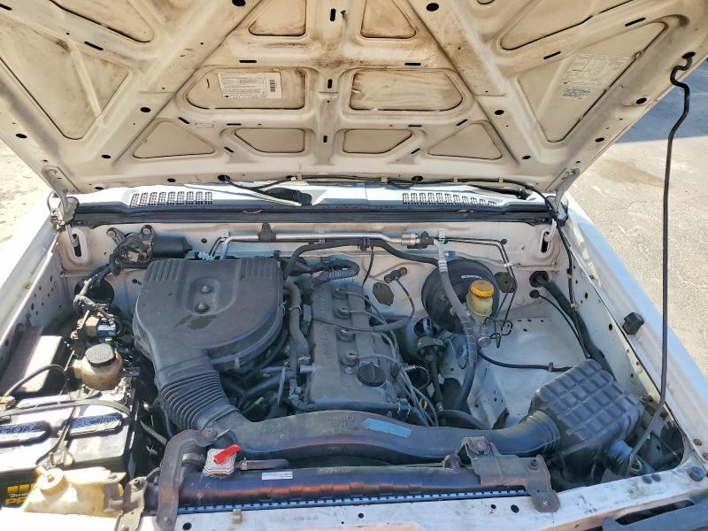 2000 Nissan Frontier xe
