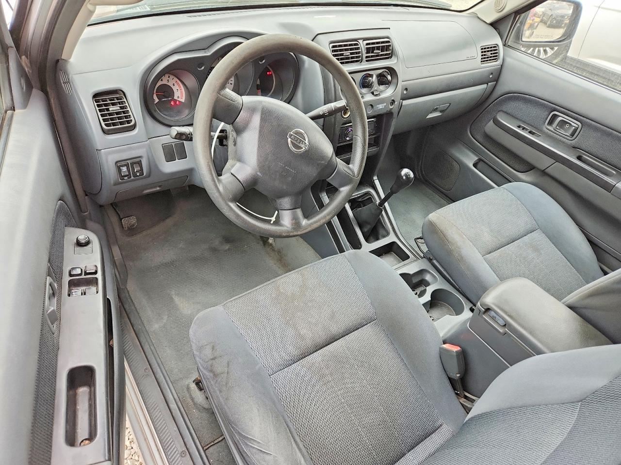 2004 Nissan Frontier Standard