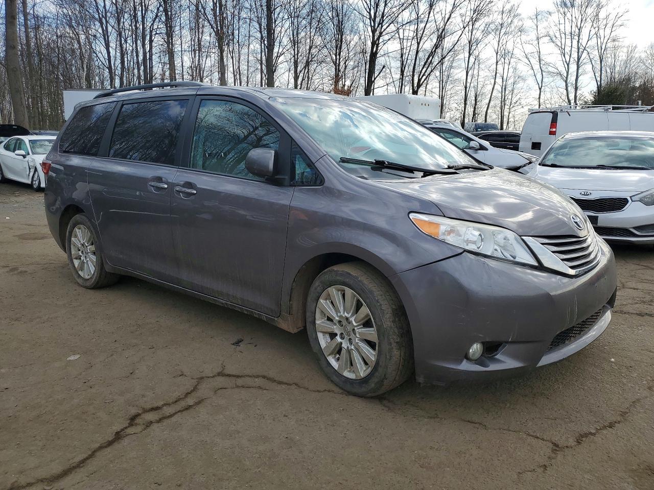 2015 Toyota Sienna xle Premium 7-passenger
