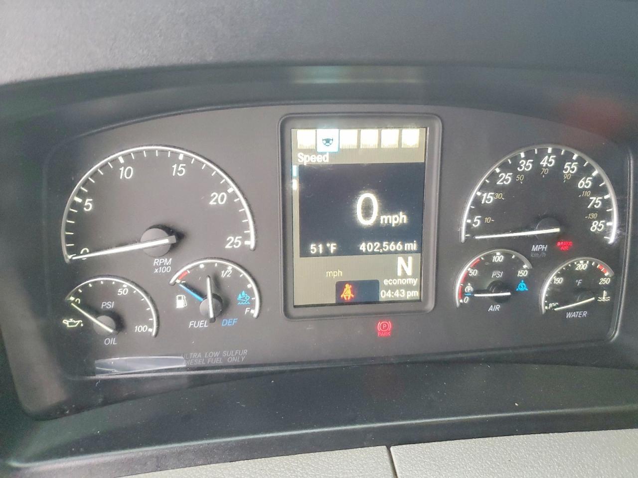 2019 Freigliner 2022 Freightliner Cascadia 126 Semi Truck