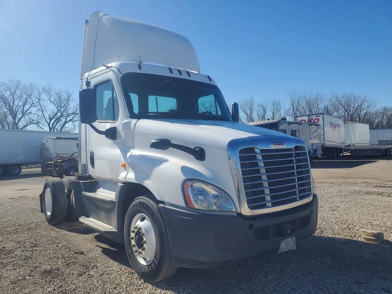2016 Freightliner Cascadia 125 Semi Truck