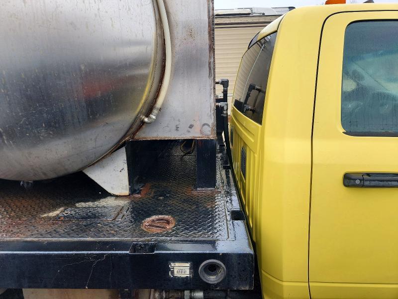 2011 Dodge RAM Chassis Cab Flatbed Truck