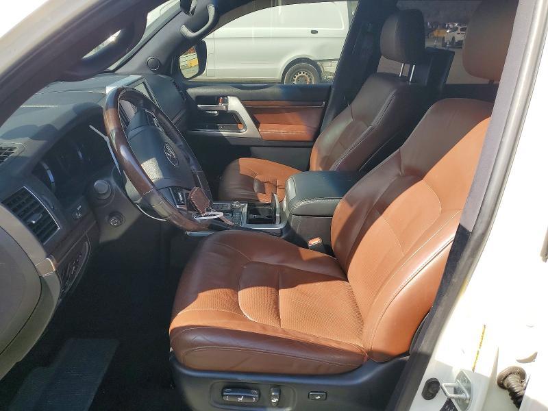 2016 Toyota Land Cruiser Base