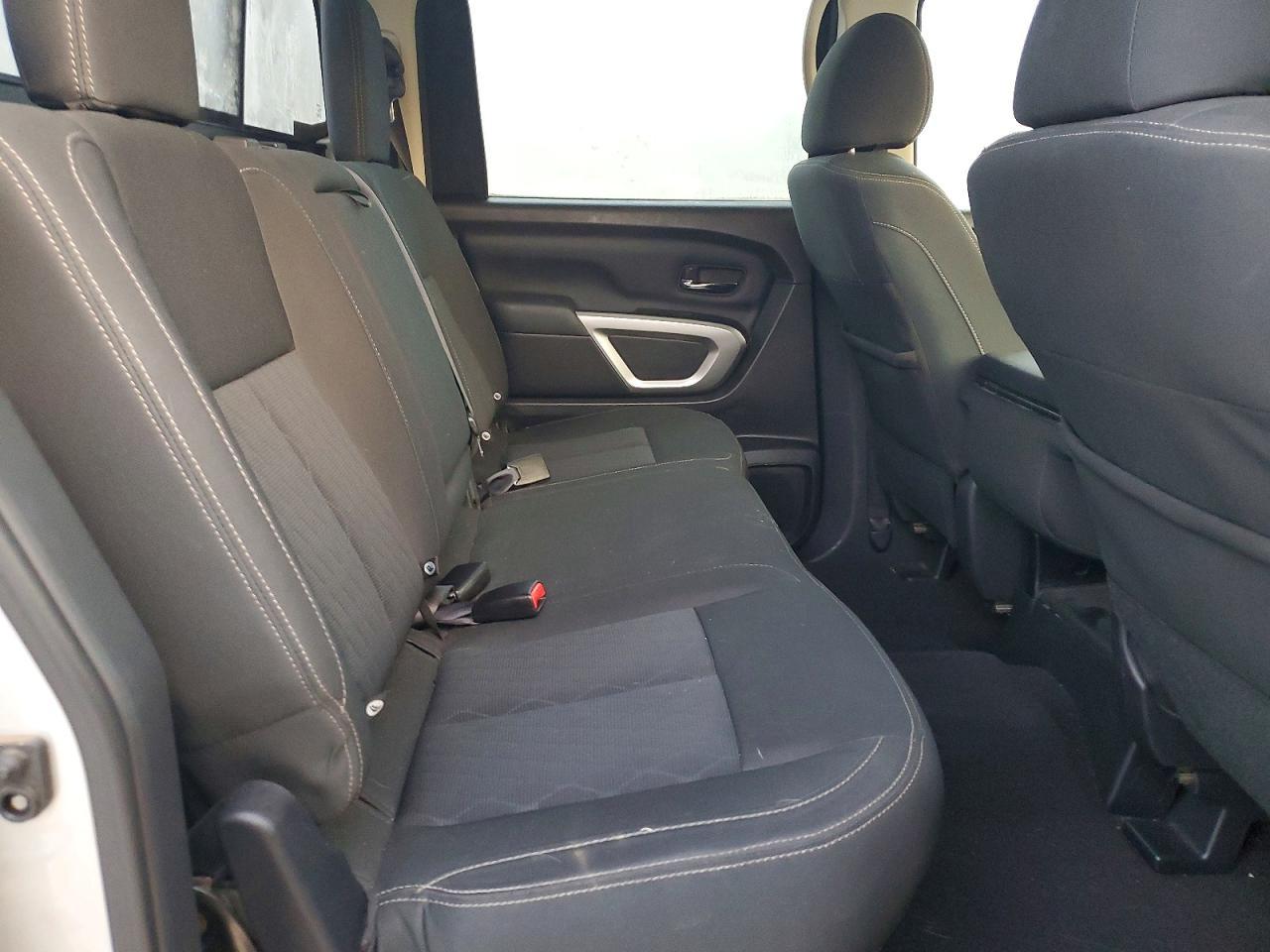 2017 Nissan Titan SV