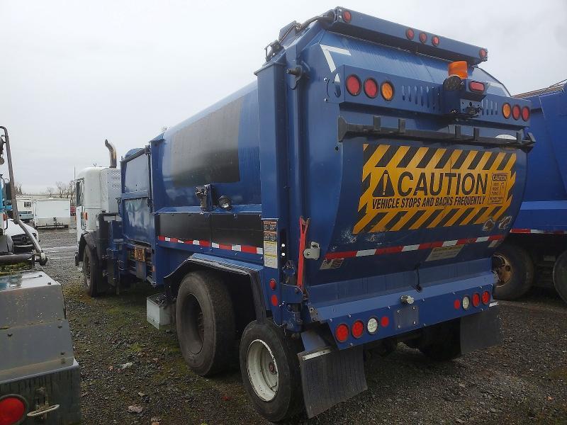 2013 Peterbilt 320 Refuse Truck