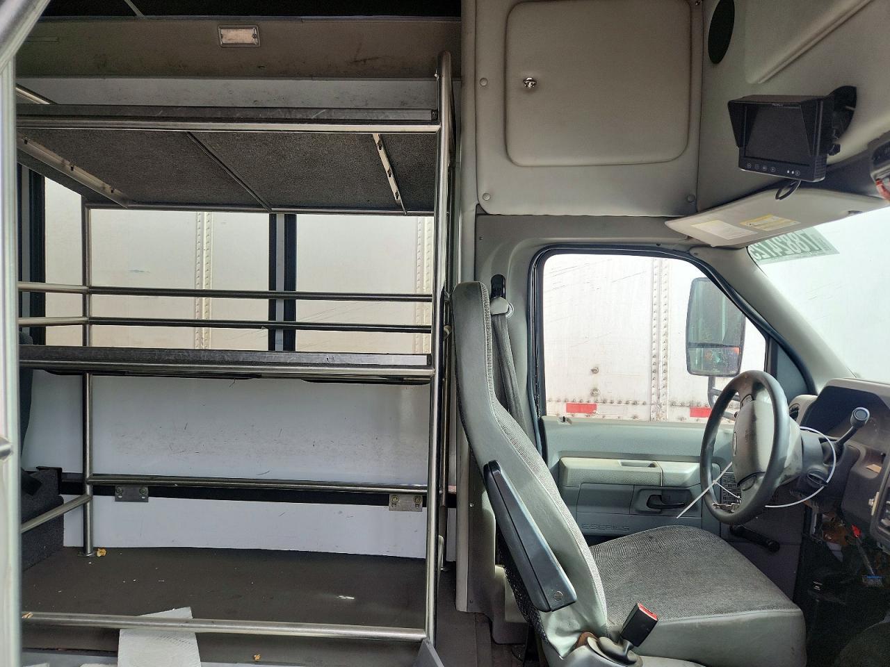 2017 Ford Econoline E350 Super Duty Cutaway Van