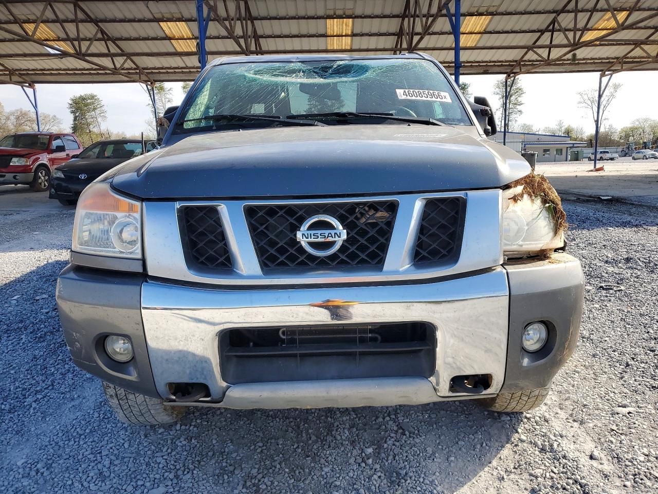 2013 Nissan Titan SV