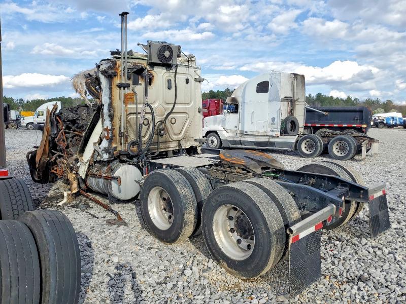 2020 Freigliner 2020 Freightliner Cascadia 126 Semi Truck