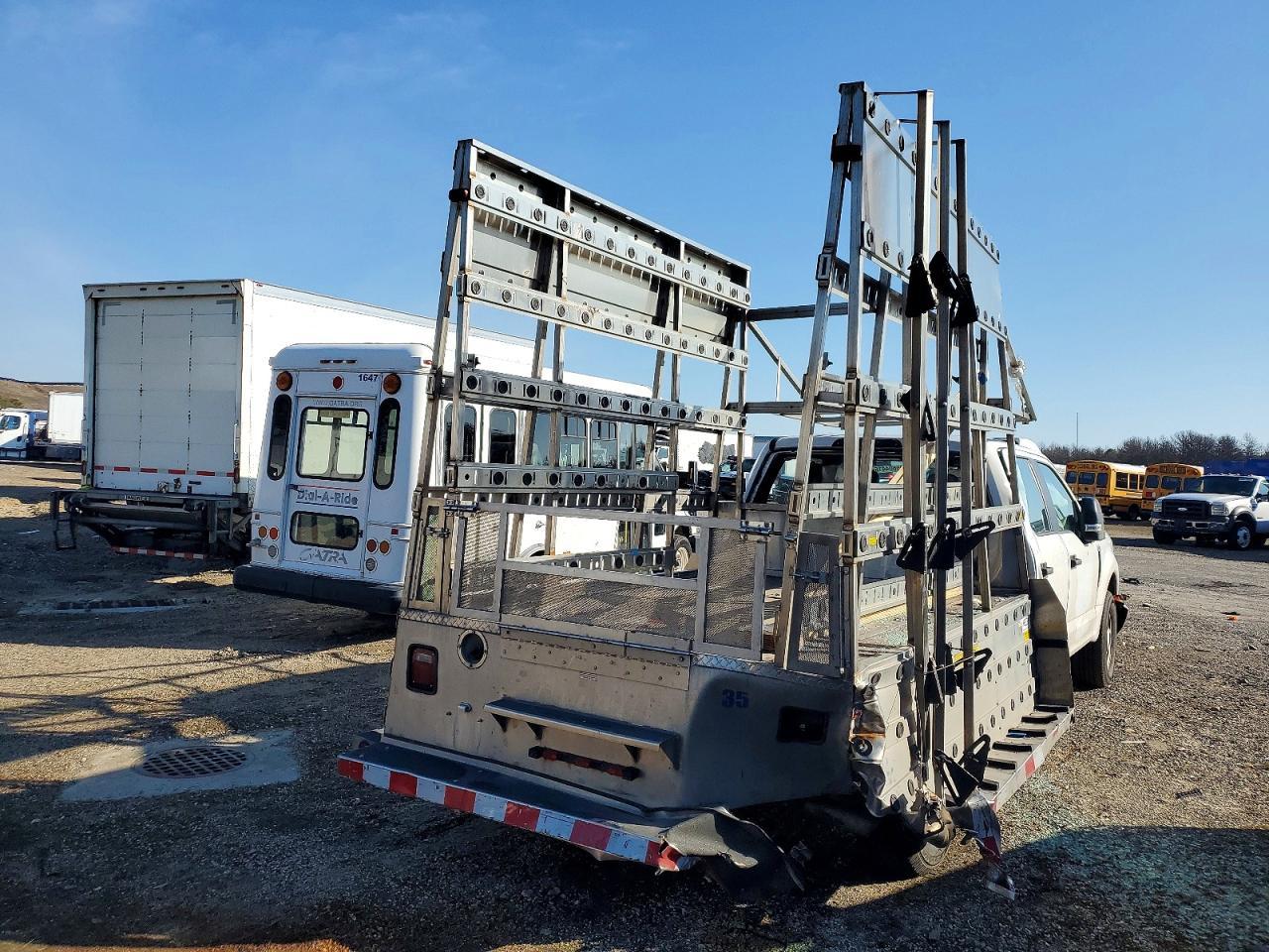 2018 Ford F350 Super Duty Glass Rack Truck