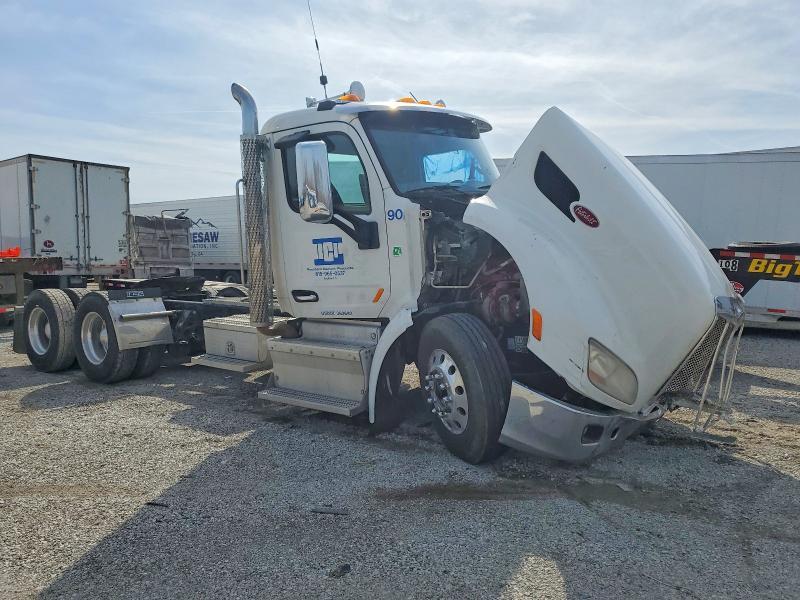 2016 Peterbilt 579 Semi Truck