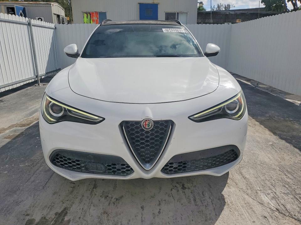 2018 Alfa Romeo Stelvio ti Sport