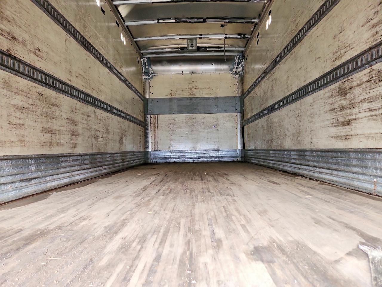 2016 Isuzu NPR HD BOX Truck