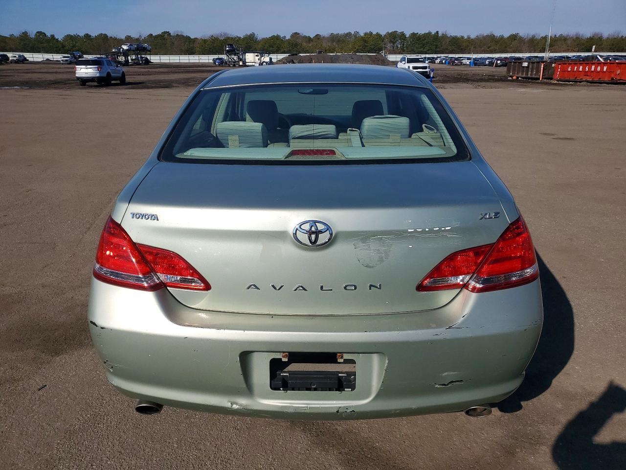 2006 Toyt Avalon