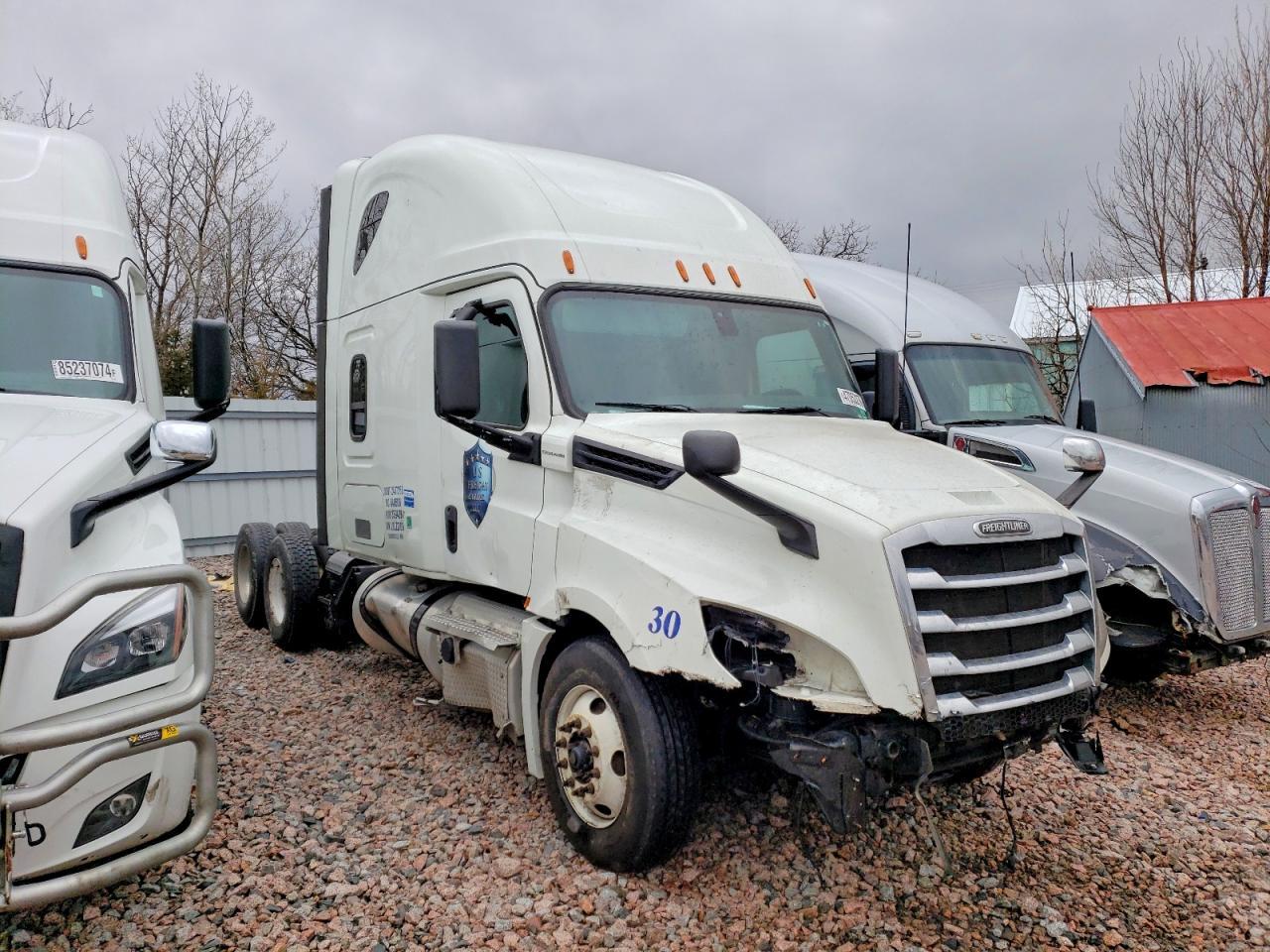 2020 Freigliner 2020 Freightliner Cascadia 126 Semi Truck