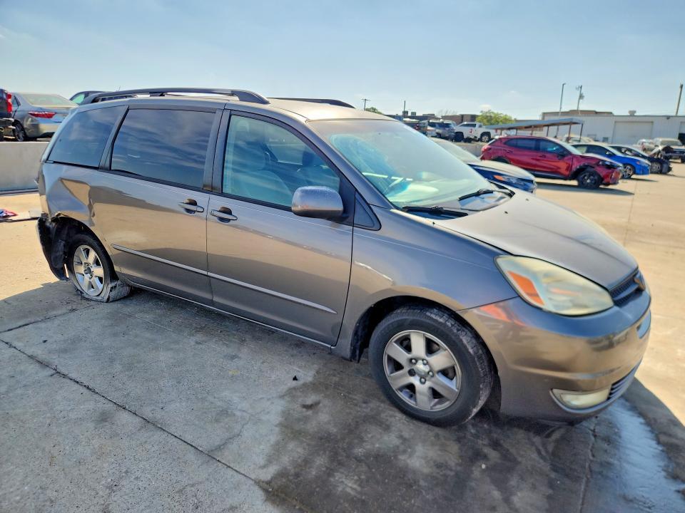 2004 Toyota Sienna xle 7 Passenger