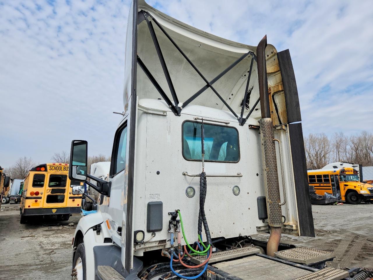 2017 Peterbilt 579 Semi Truck