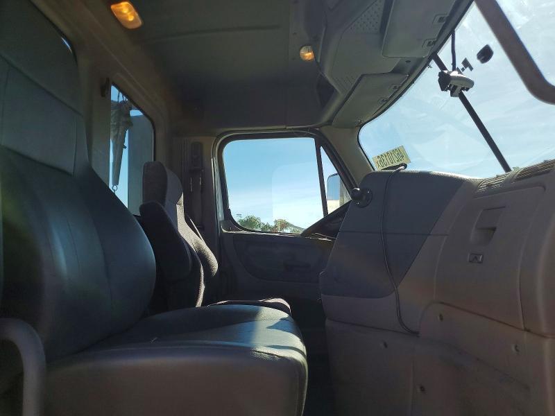 2016 Freightliner Cascadia 125 Semi Truck
