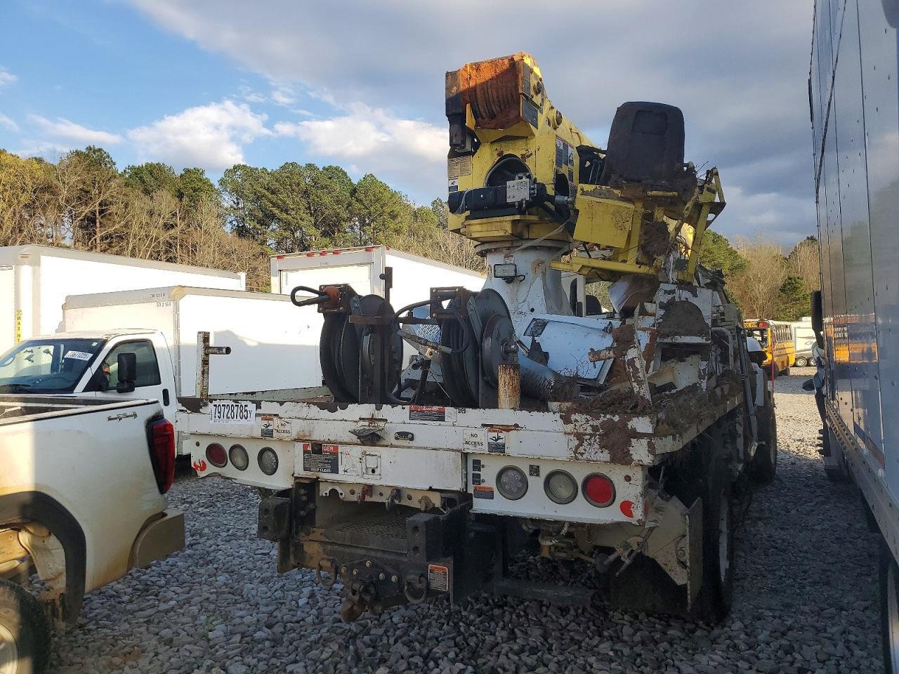 2017 International 7300 Digger Derrick Truck