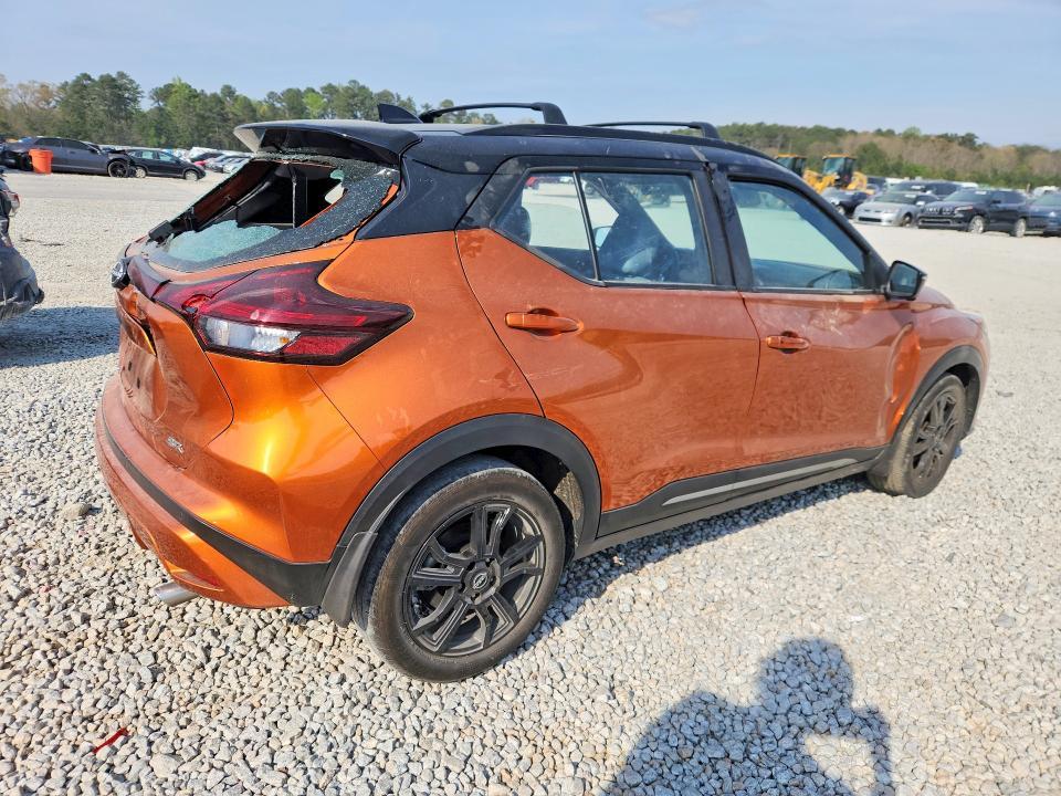 2024 Nissan Kicks sr