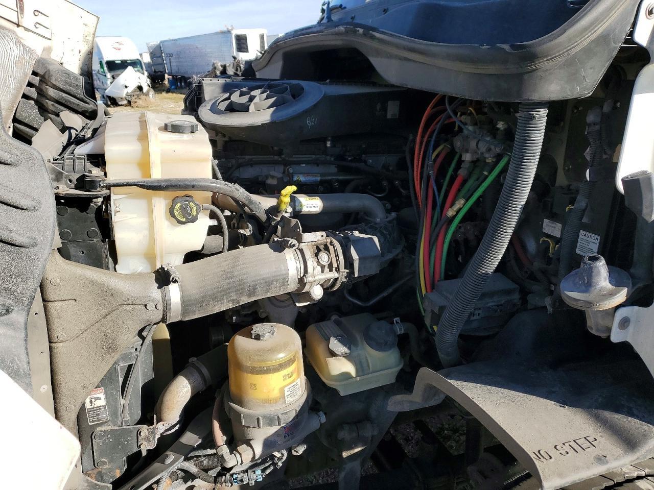 2016 Freigliner 2016 Freightliner Cascadia 113 Semi Truck