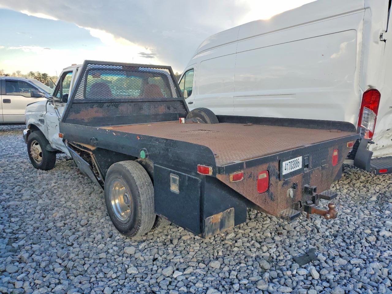 1997 Ford F350 Super Duty Flatbed Truck