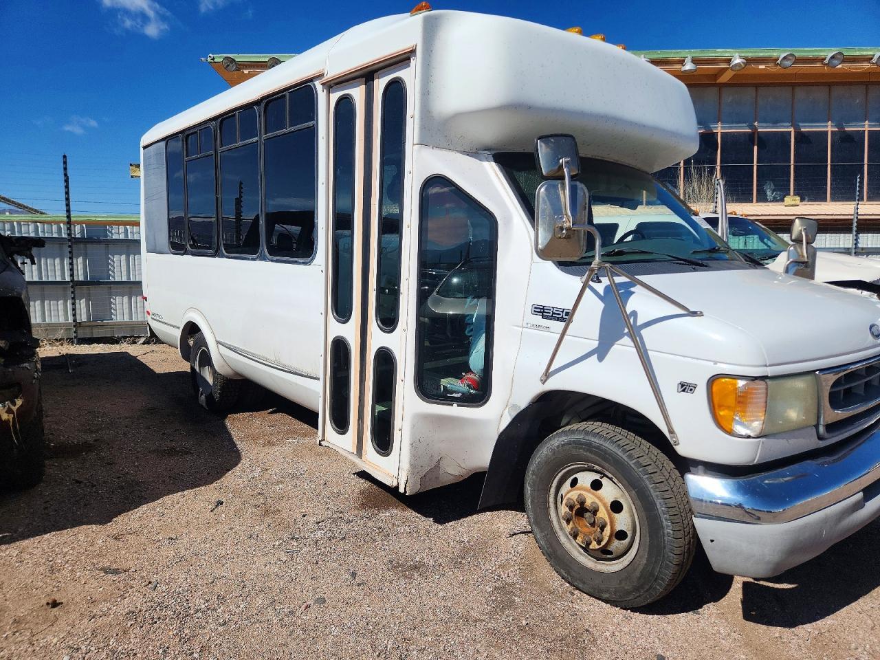 2002 Ford Econoline E350 Super Duty Cutaway Van