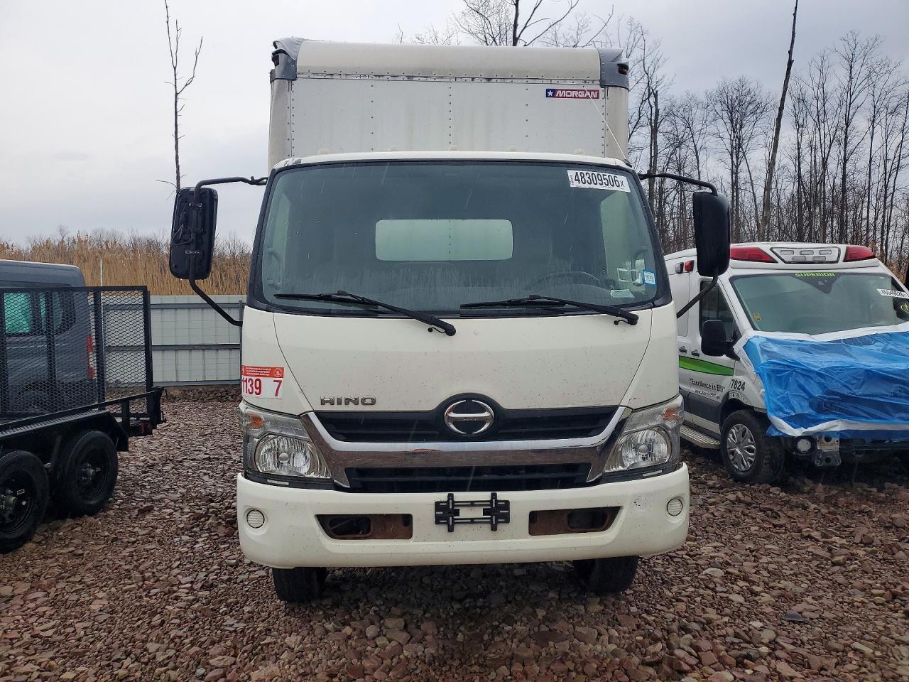 2015 Hino 195 BOX Truck
