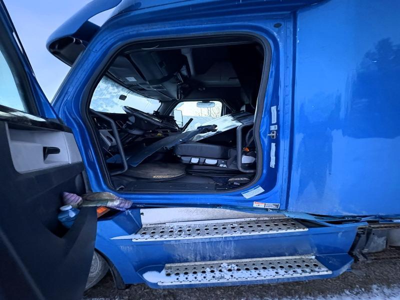 2020 Freightliner Cascadia 1-Semi Truck