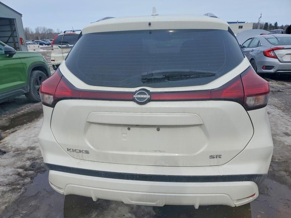 2024 Nissan Kicks sr