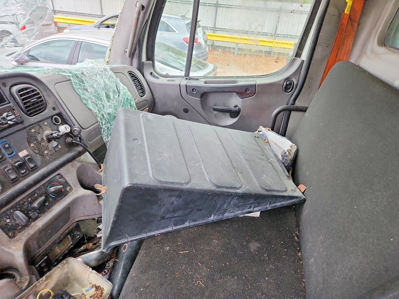 2021 Freightliner Business Class M2 Refrigerated BOX Truck