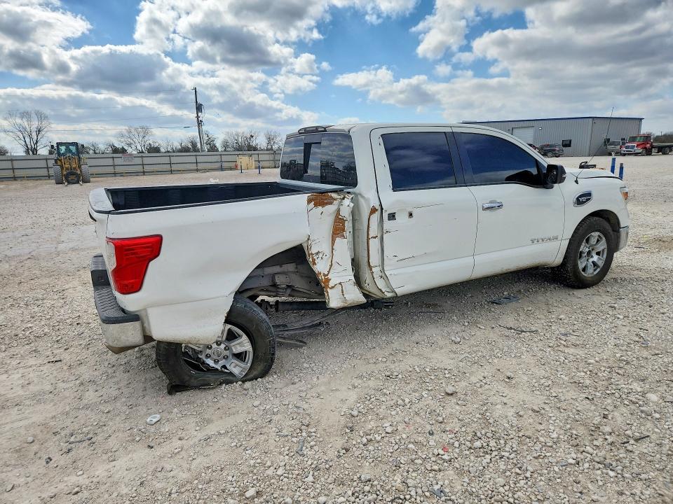 2017 Nissan Titan SV
