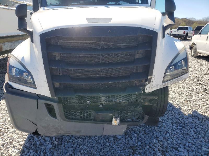 2020 Freightliner Cascadia 126 Semi Truck