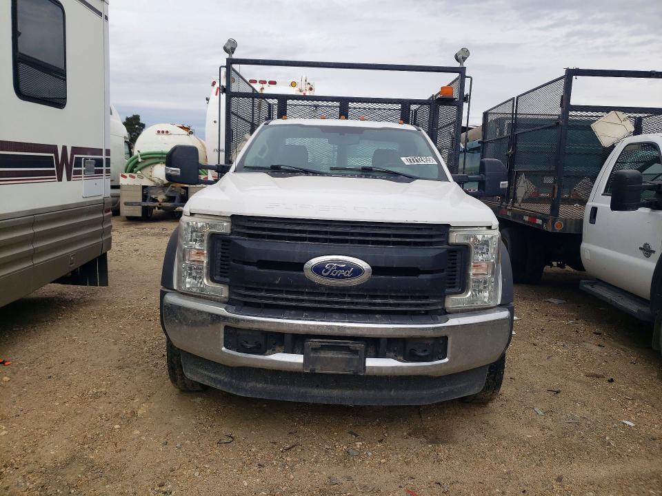 2017 Ford F550 Super Duty Flatbed Truck