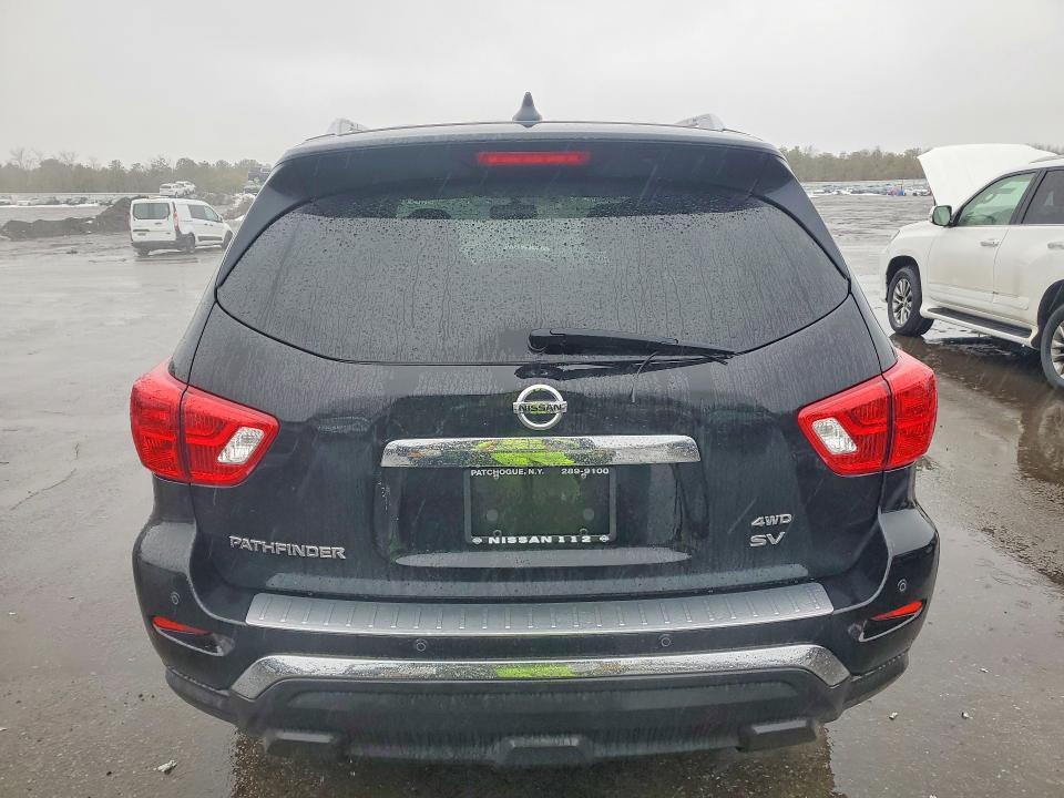 2020 Nissan Pathfinder sv