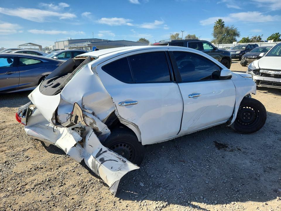2012 Nissan Versa 1.6 s