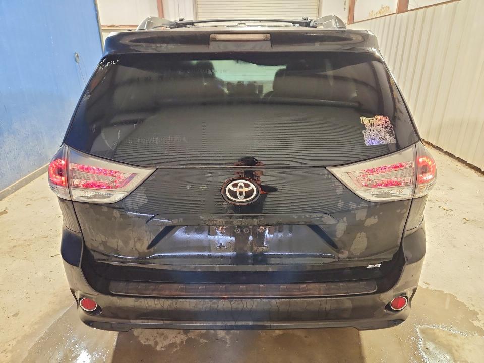 2011 Toyota Sienna se 8-passenger