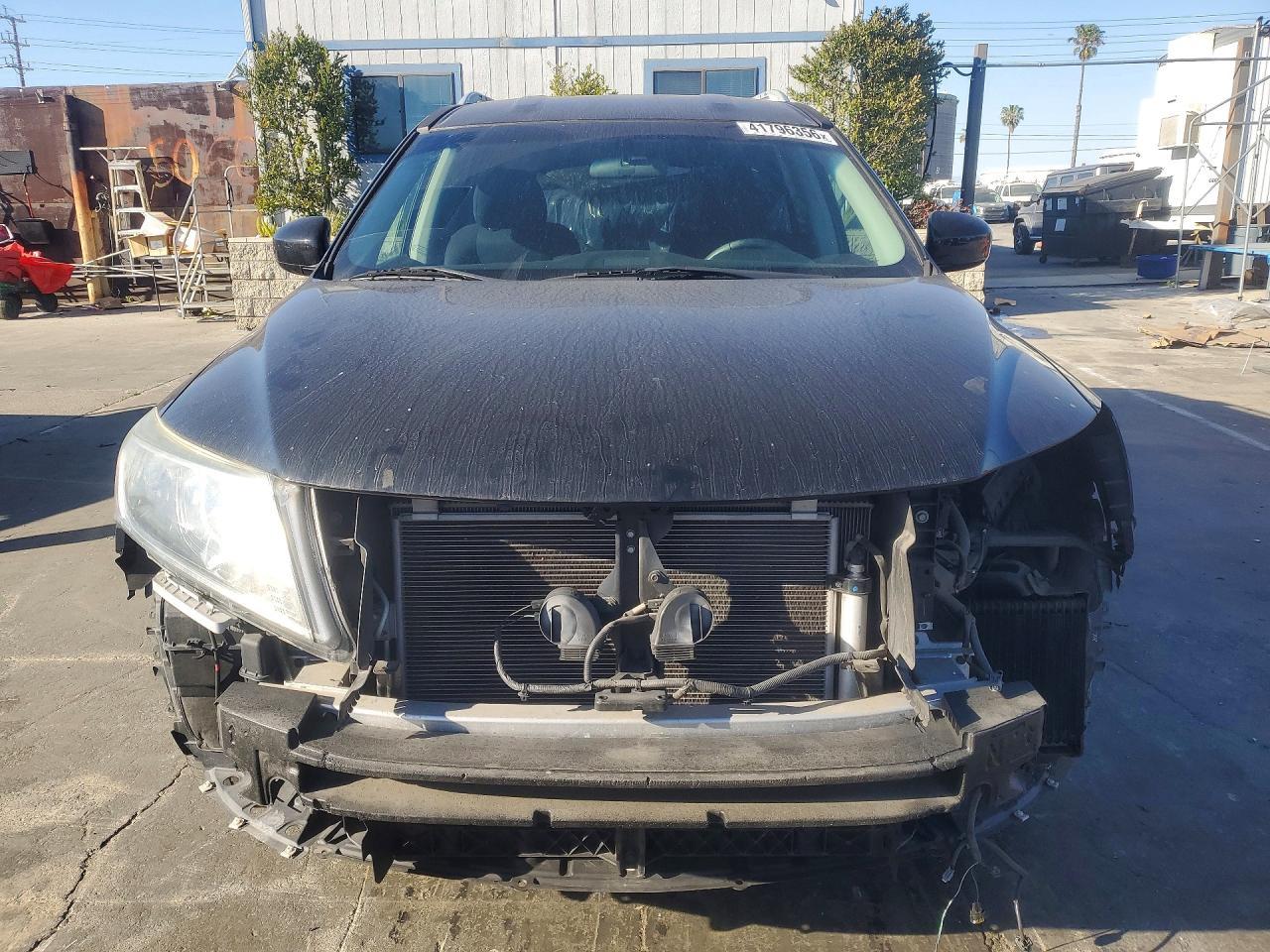 2014 Nissan Pathfinder sv