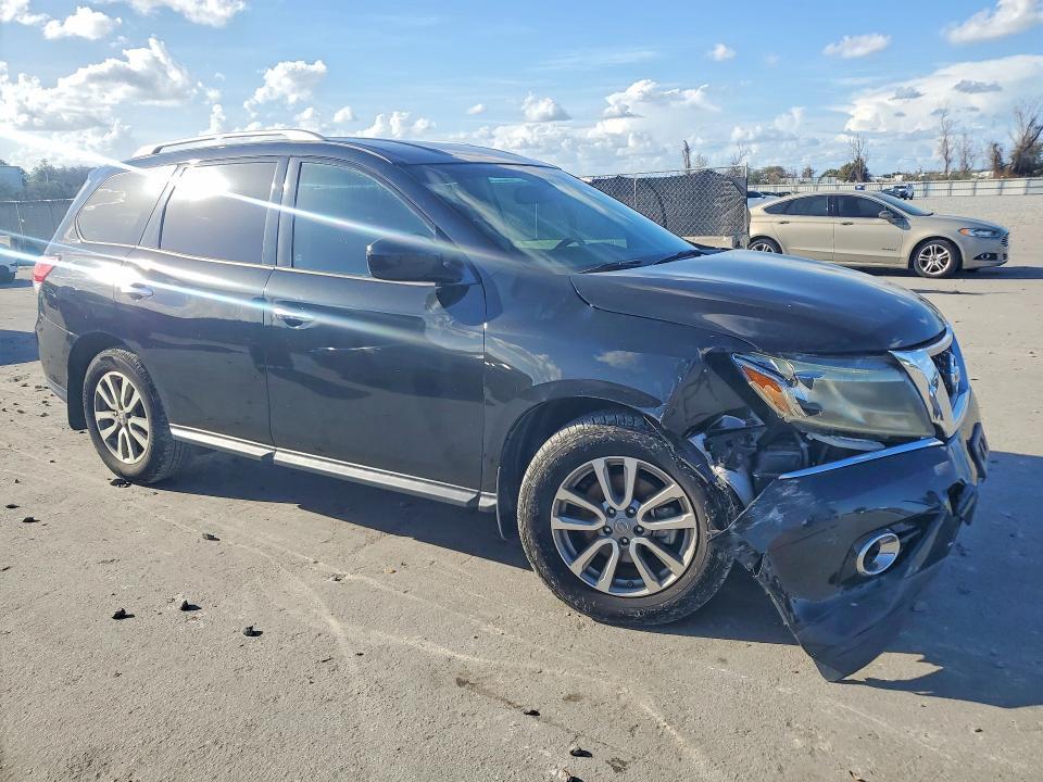 2016 Nissan Pathfinder sv
